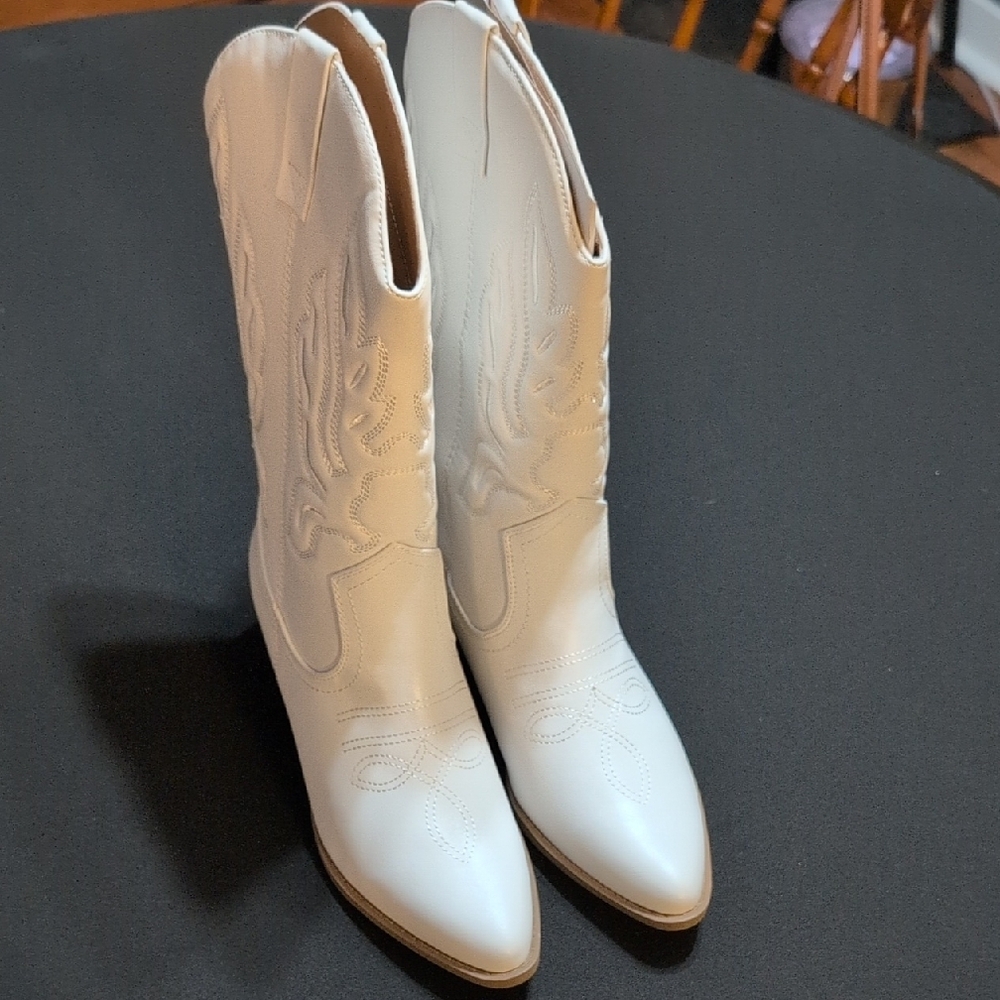 White Textured Heeled Boots with Western Flair
